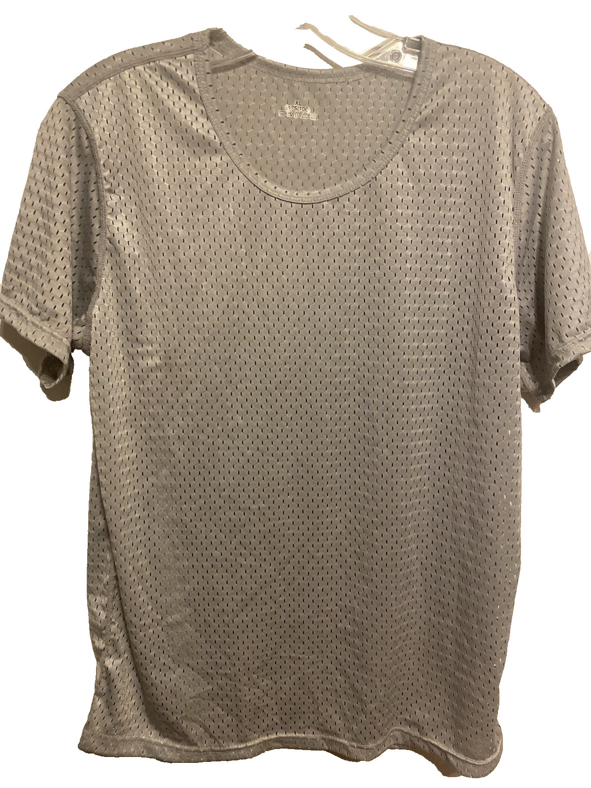 Men’s Mesh T-shirt Quick-Drying Fitness NWOT size Medium US Gray Poly stretch