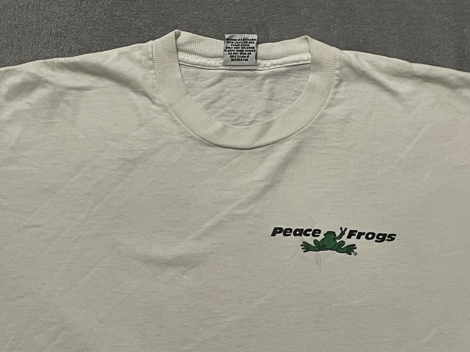 Vintage Peace Frogs Soccer Flags Graphic T Shirt USA Made White Adult Large READ gallery