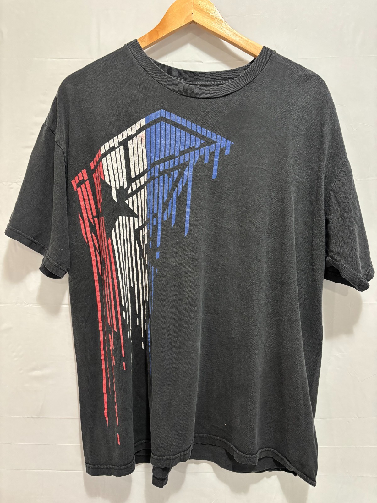 Badge Of Honor T-Shirt Mens Black Graphic Short Sleeve XL Famous Stars and Strap gallery