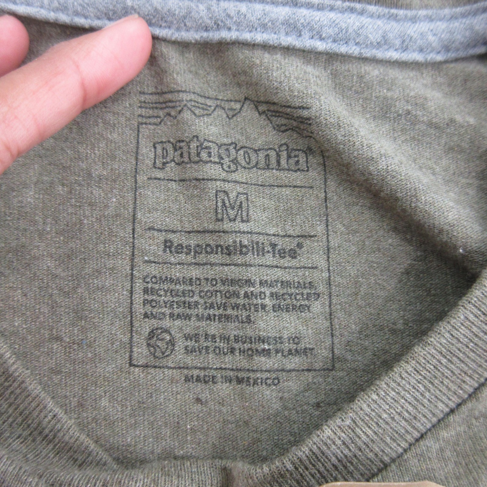 Patagonia Shirt Mens Medium Green Long Sleeve Forge Mark Pocket Responsibili-Tee gallery