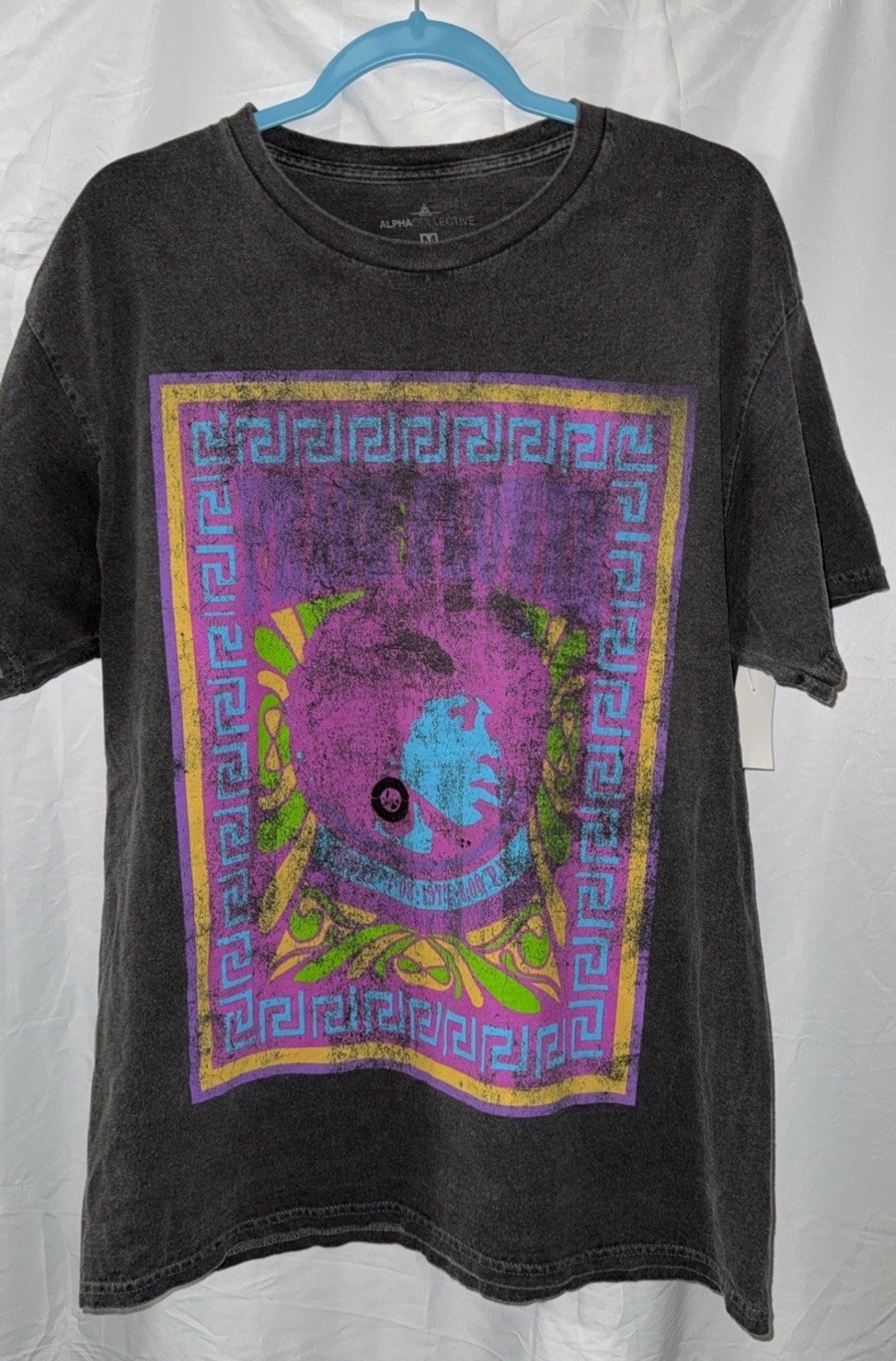 Alpha Collective 1977 Poster Graphic Tee SHIRT DISTRESS SIZE MEDIUM PRE OWNED gallery