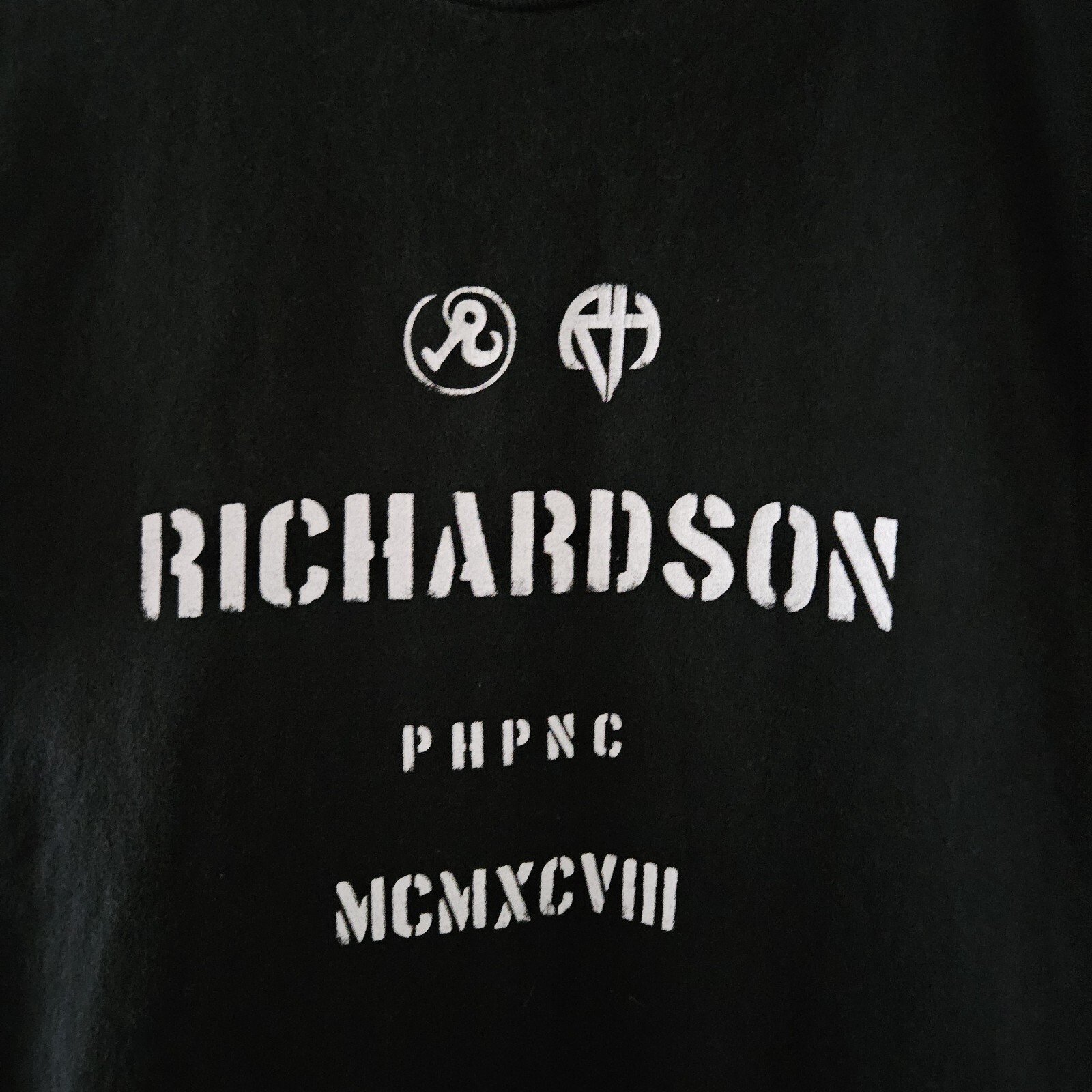 Richardson Magazine T-Shirt Size S Small preowned faded and distressed gallery