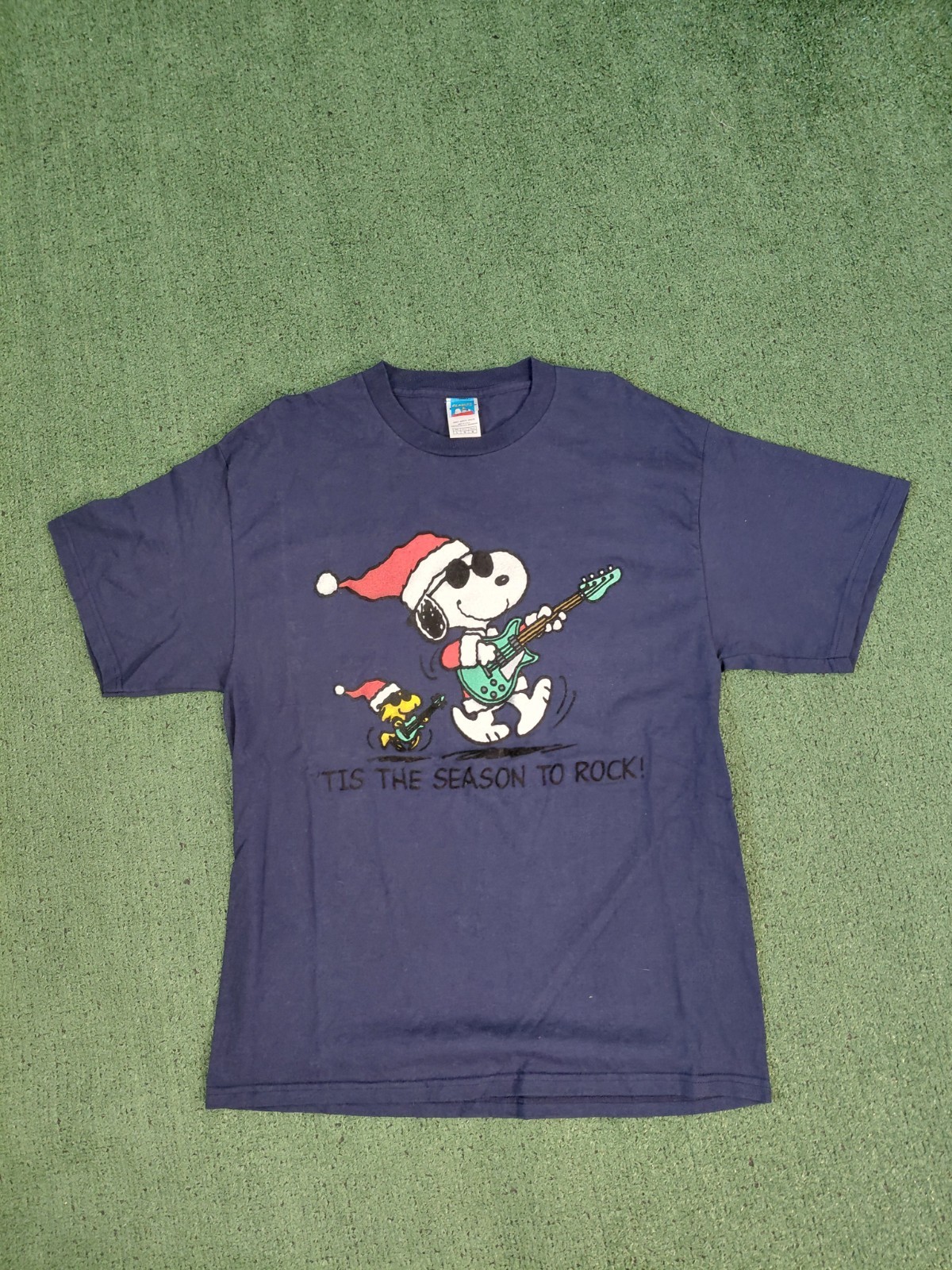 VINTAGE 90's Peanuts Tis The Season To Rock! Snoopy T Shirt Size Large gallery