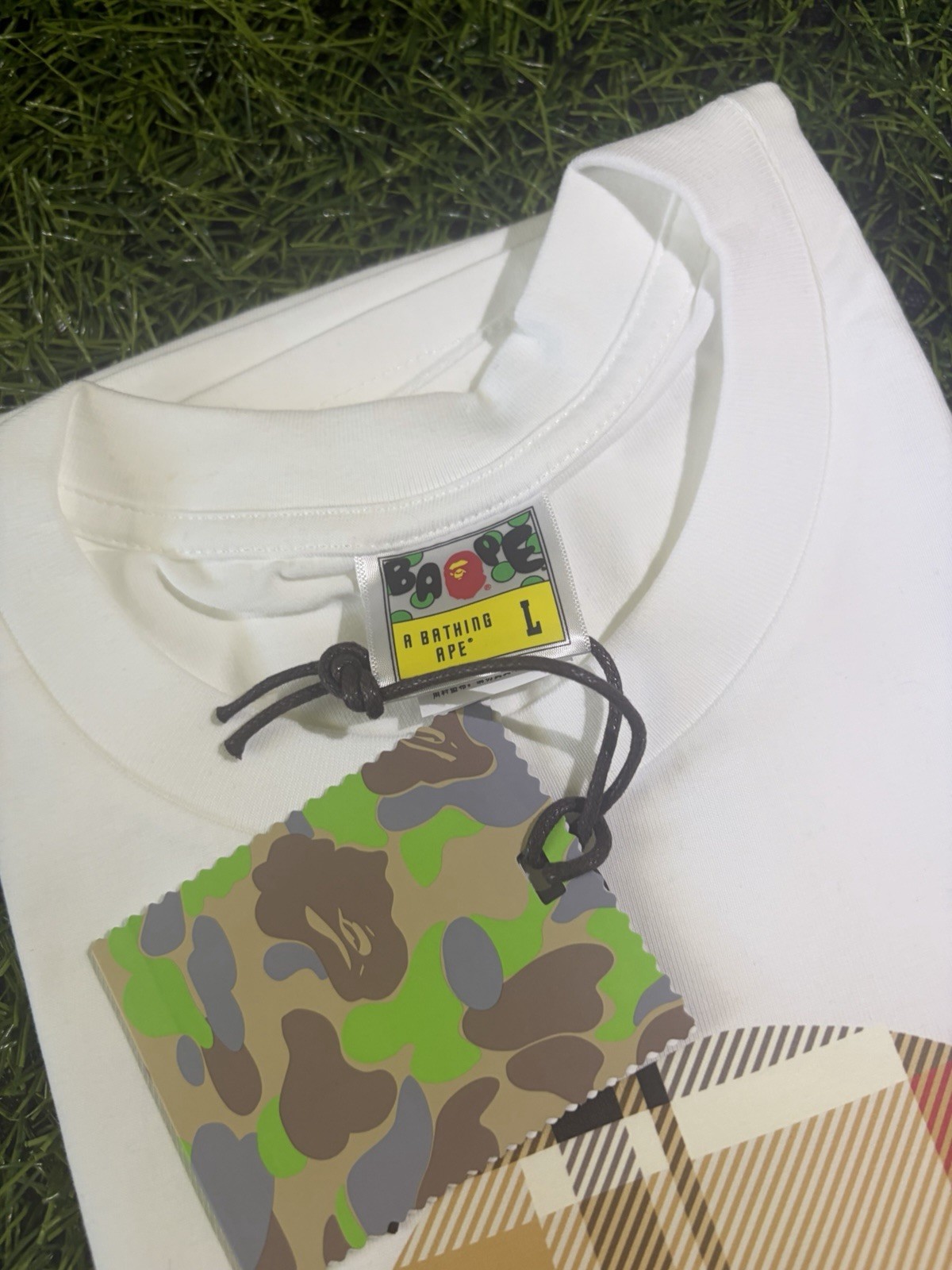 A Bathing Ape BAPE Men’s White Graphic Logo Print Crew Neck T-Shirt Size L gallery