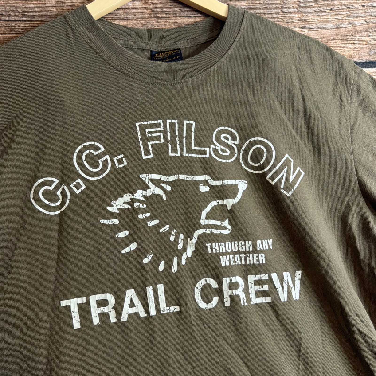 CC Filson Trail Crew Shirt Wolf Graphic Tee Mens Size Large Cracked Graphic READ gallery