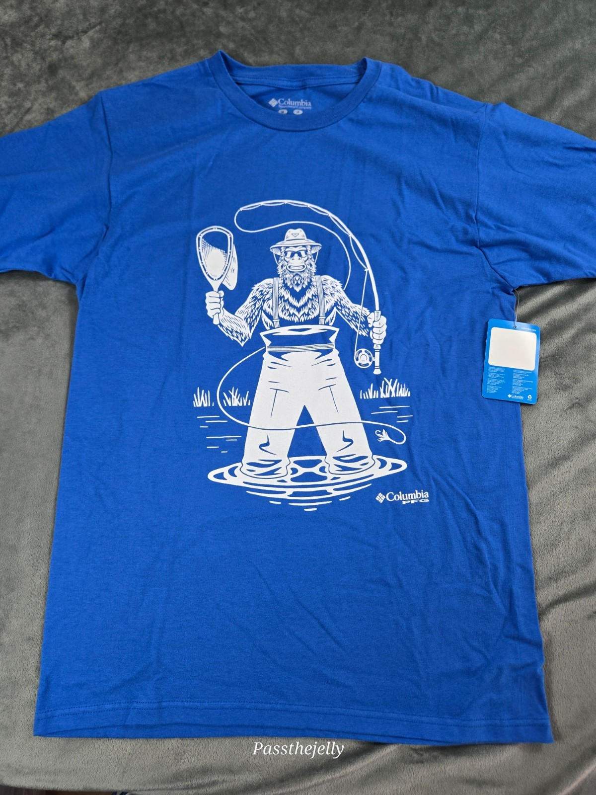 New Columbia Shirt Mens Medium Blue Fisherman Sasquatch PFG Graphic Tee