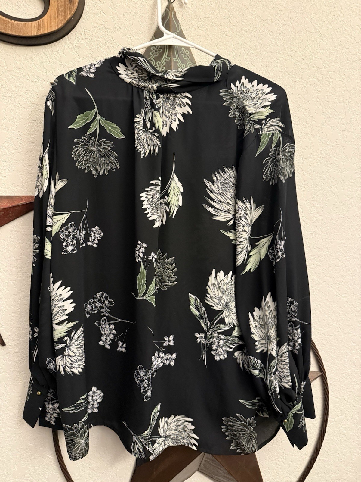 Who what Where Shirt, Black and Green Silky Long Sleeved Blouse. Size XXL. gallery