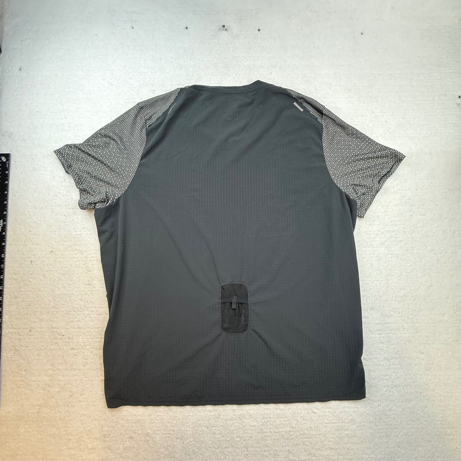 Nike Running Division Dri-FIT Mens XXL Black Gray Textured Training T-Shirt gallery