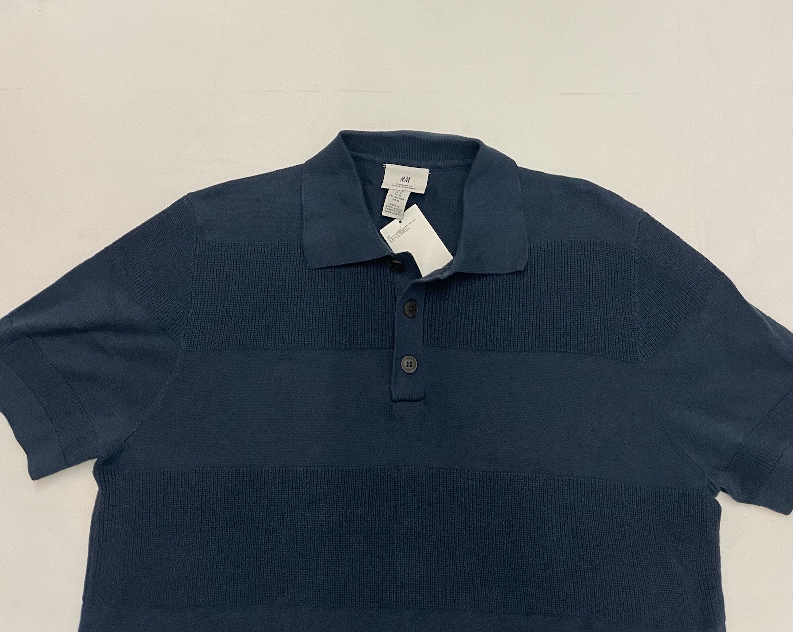 H&M Regular Fit Ribbed Polo Shirt Size Medium gallery