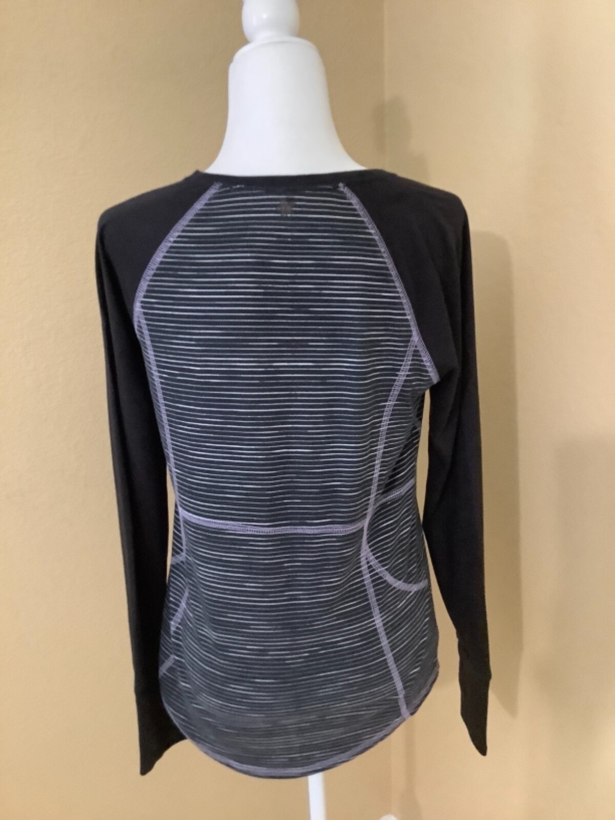 Tek Gear Dry Tek Men's Black & White Stripe Long Sleeve Athletic Shirt Size S gallery
