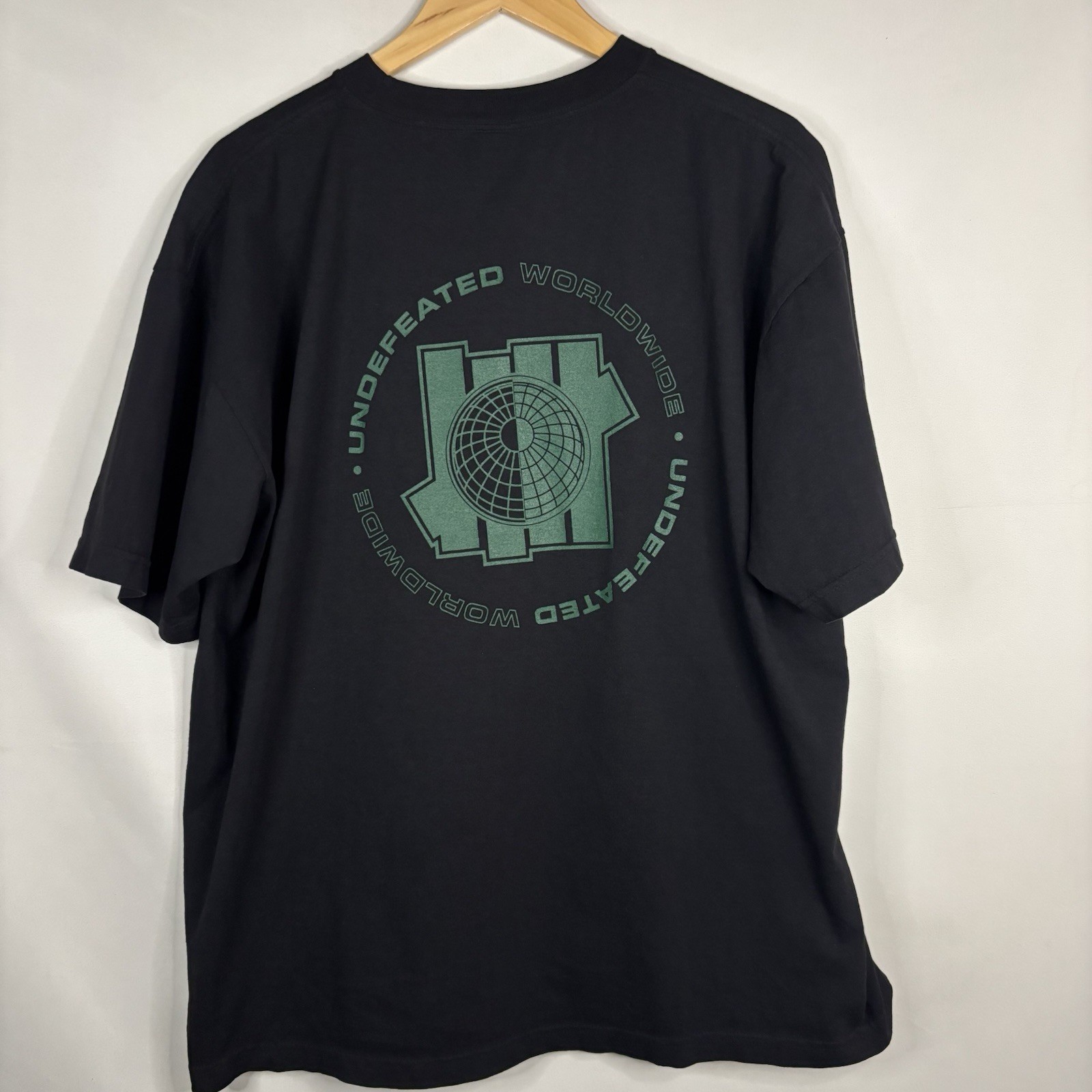 RARE 2017 Undefeated Worldwide Shirt Nike Air Max 97 Sneaker Release Tee Sz XL gallery