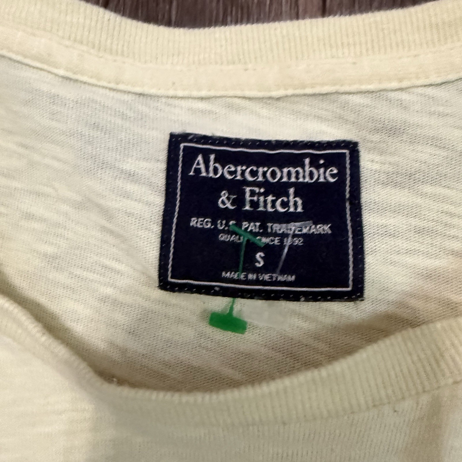Abercrombie And Fitch T Shirt Men’s S Graphic Logo Classic Tee Y2K Pale Yellow gallery