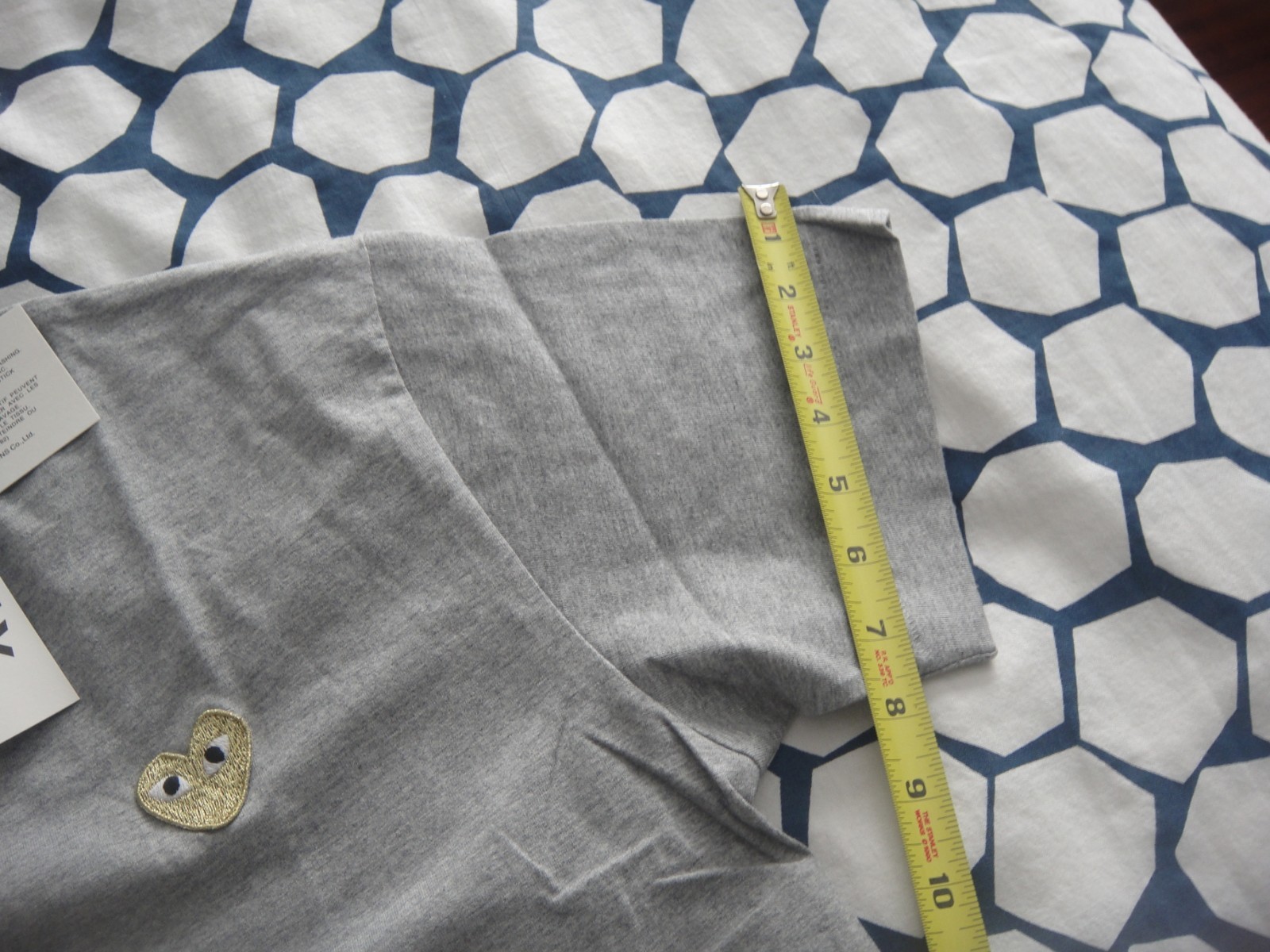 COMME des GARCONS Play Men's T Shirt Gray Color Gold Heart Logo Size Large, NWT gallery