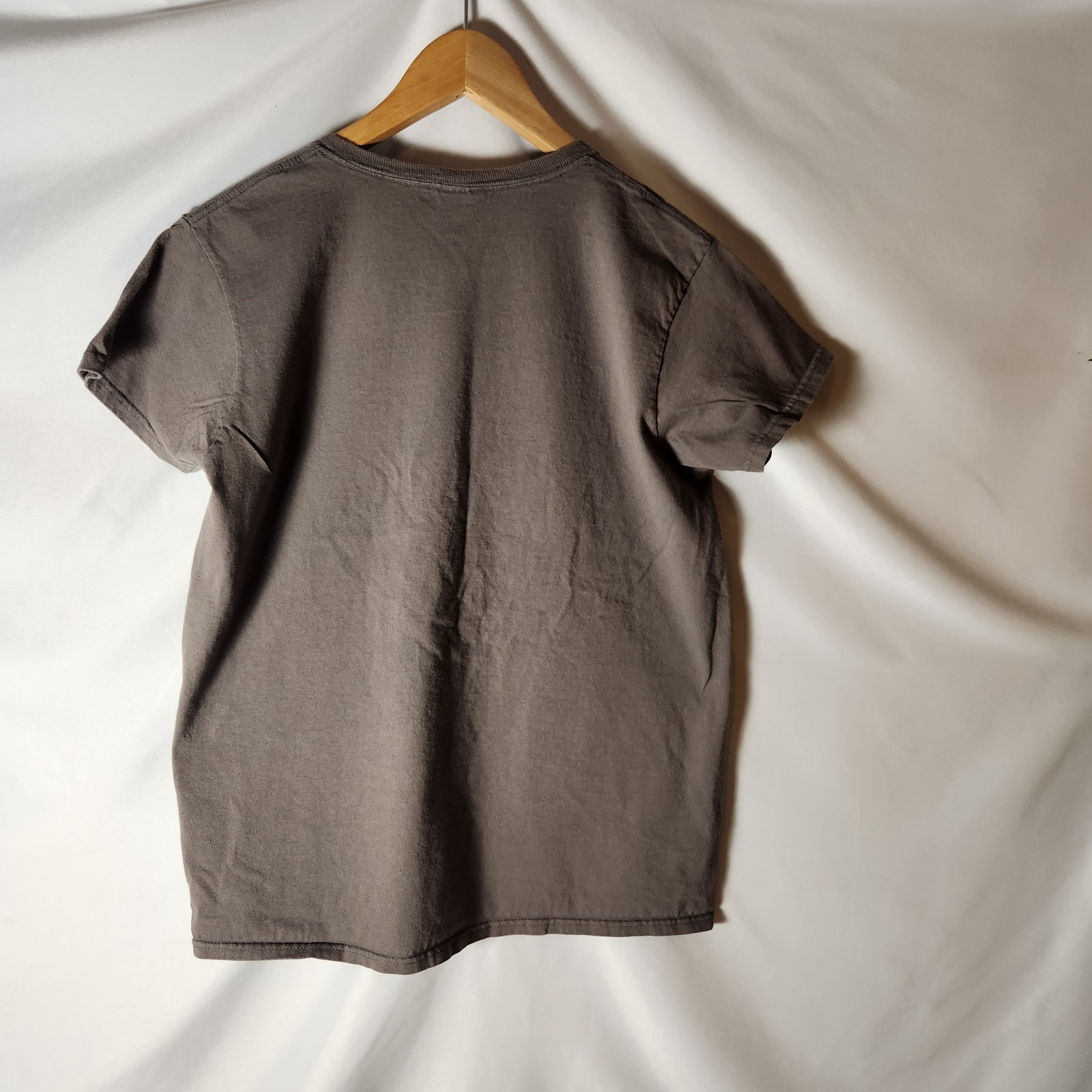 Gildan Ultra Cotton M Kenya Flag Cross Arrow Anchor Graphic T-Shirt Gray gallery