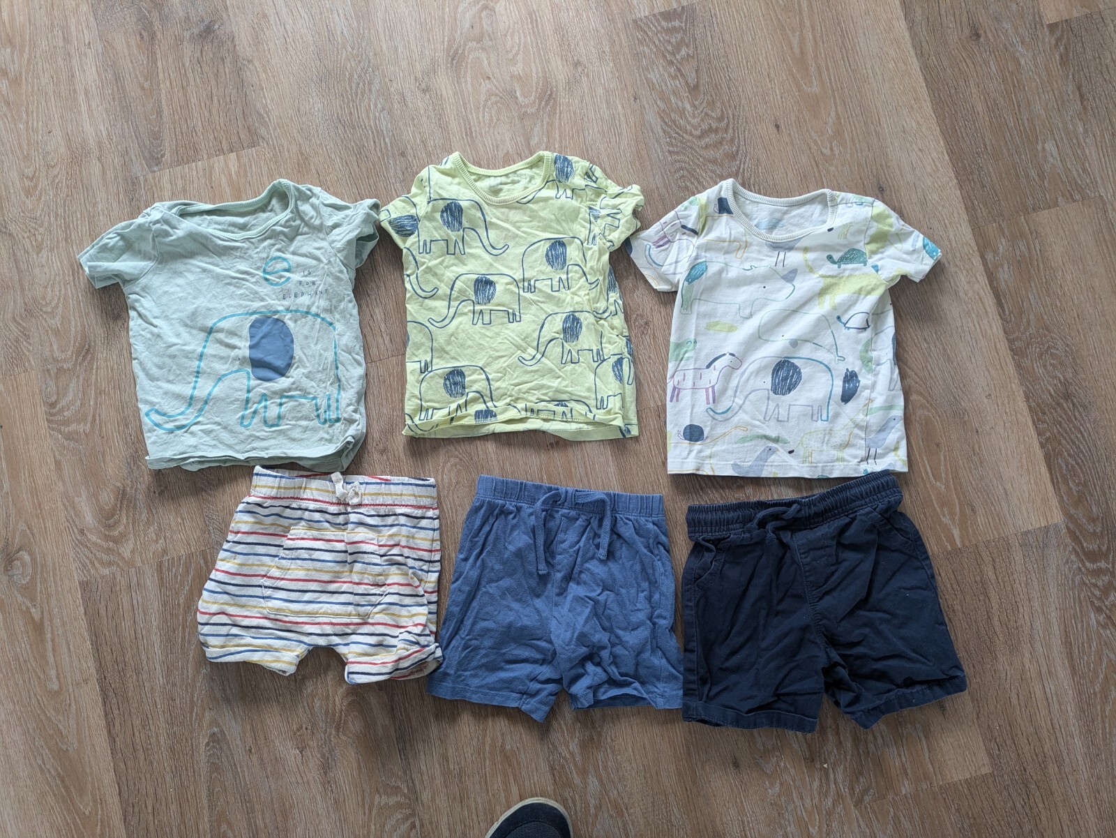 12-18 Month Shorts (X 6), T Shirt (x 9) , Jumper(x 1) Bundle