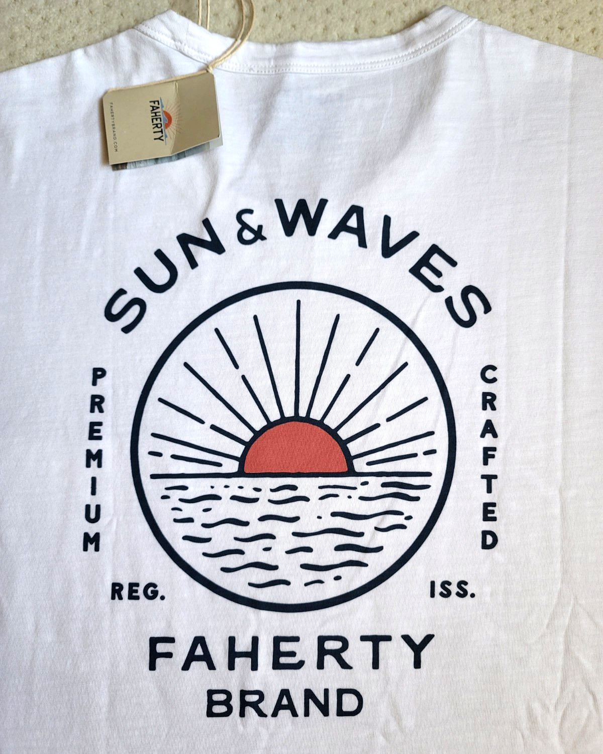 NWT FAHERTY Mens Sunwashed SUN & WAVES White Graphic Pocket Tee XL MKS2532 gallery
