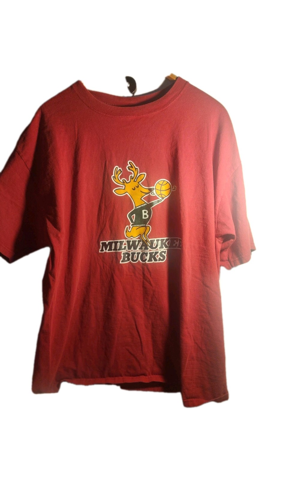 Vintage Milwaukee Bucks red and green basketball tee Size XXL no Tag gallery