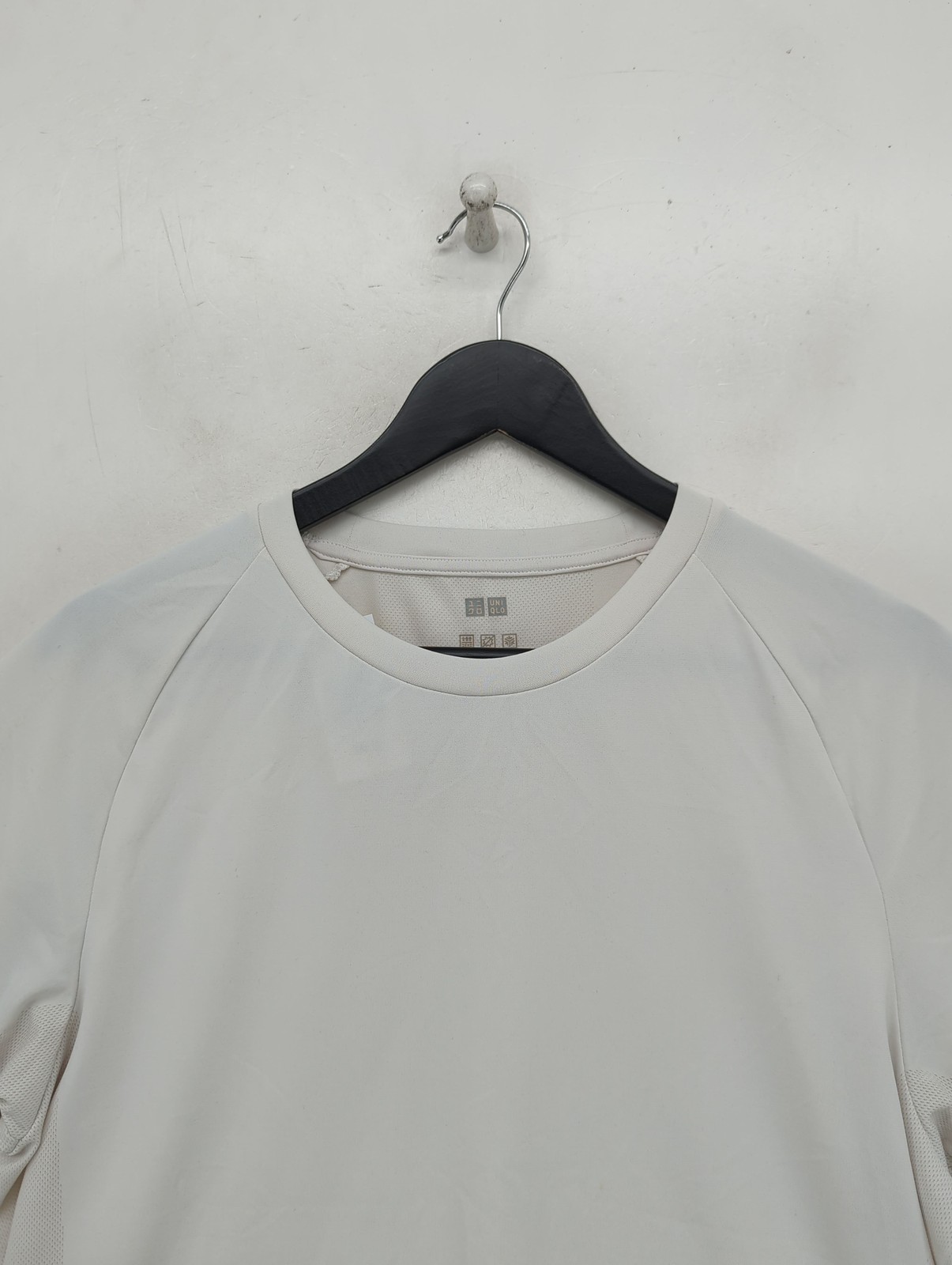 Uniqlo Men's T-Shirt M White Polyester with Polyamide Basic gallery