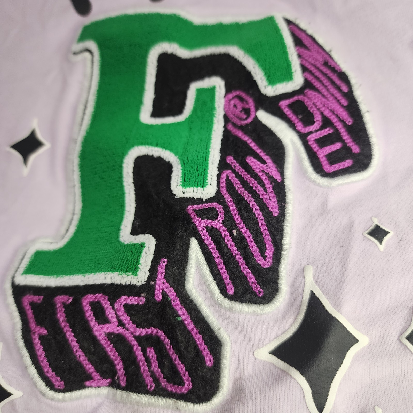FIRST ROW Art & Design Department Lavender Embroidered / Graphic T-shirt Sz LG gallery