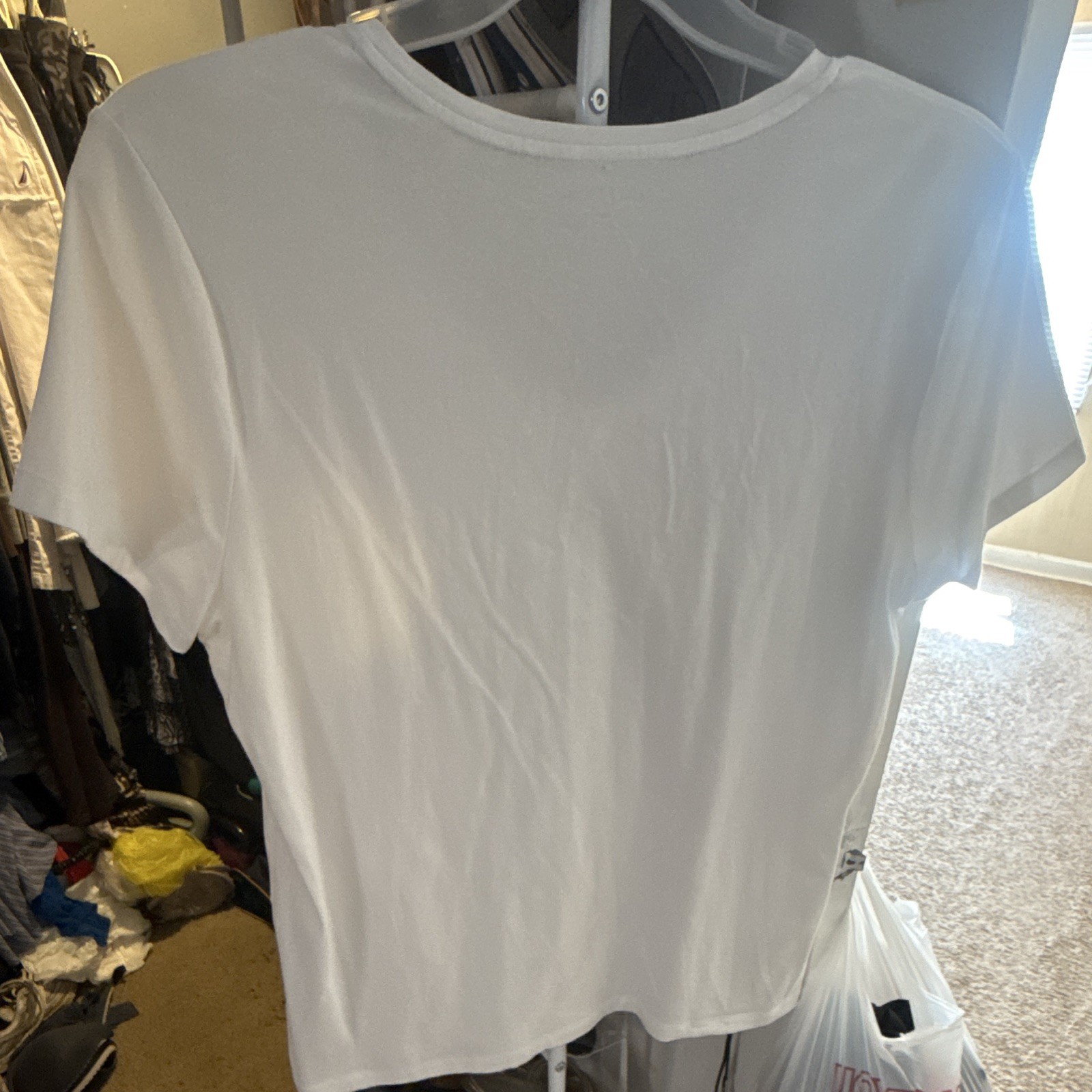 Nautica women’s White Solid Logo V-Neck Short Sleeve Knit T-Shirt Size XL gallery