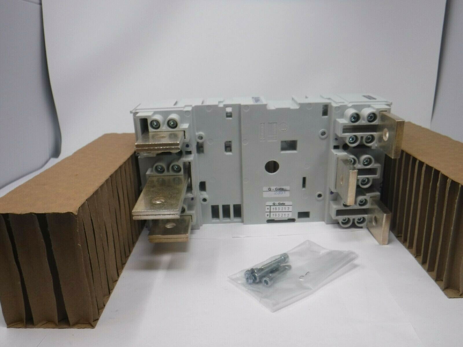 ABB 536812P13 Front Extended Terminal, For Use With T5 Series Circuit Breakers