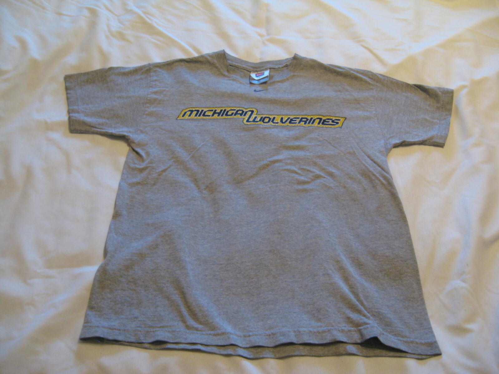 Nike Men's Athletic Wear Michigan Wolverines Short Sleeve Gray T-Shirt size S gallery