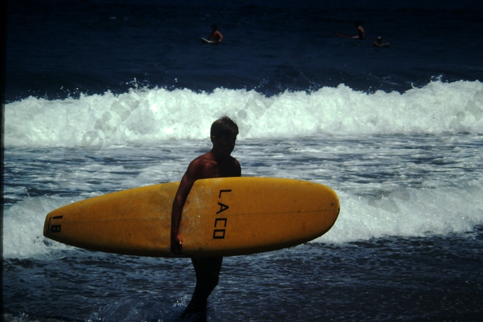 1981 beach scene surfer with board Vintage 35mm SLIDE A5o5