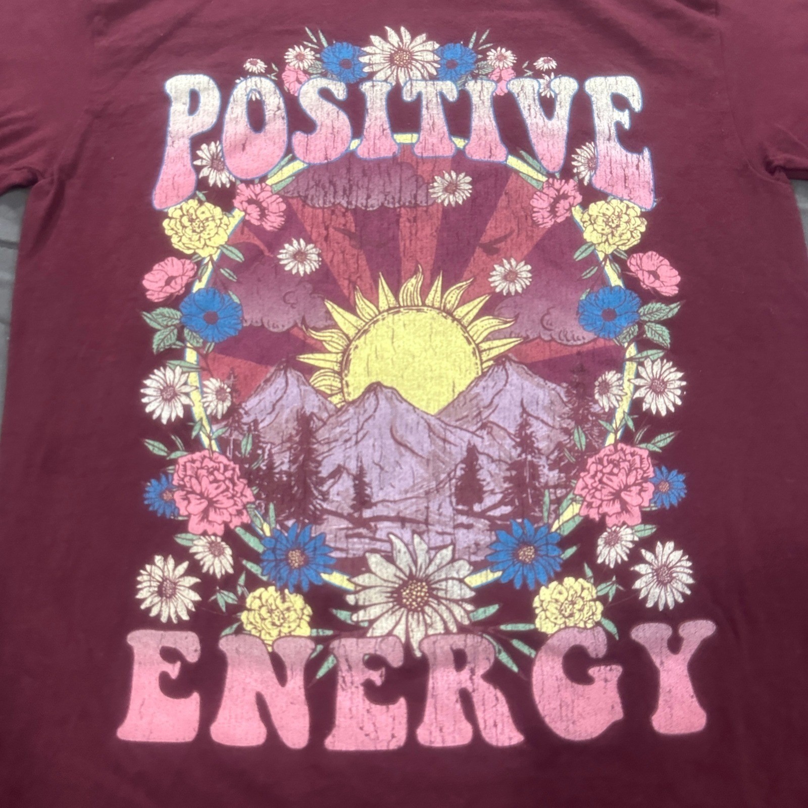 Goodie Two Sleeves Positive Energy Graphic T-Shirt Maroon Sun Flowers Mens M gallery