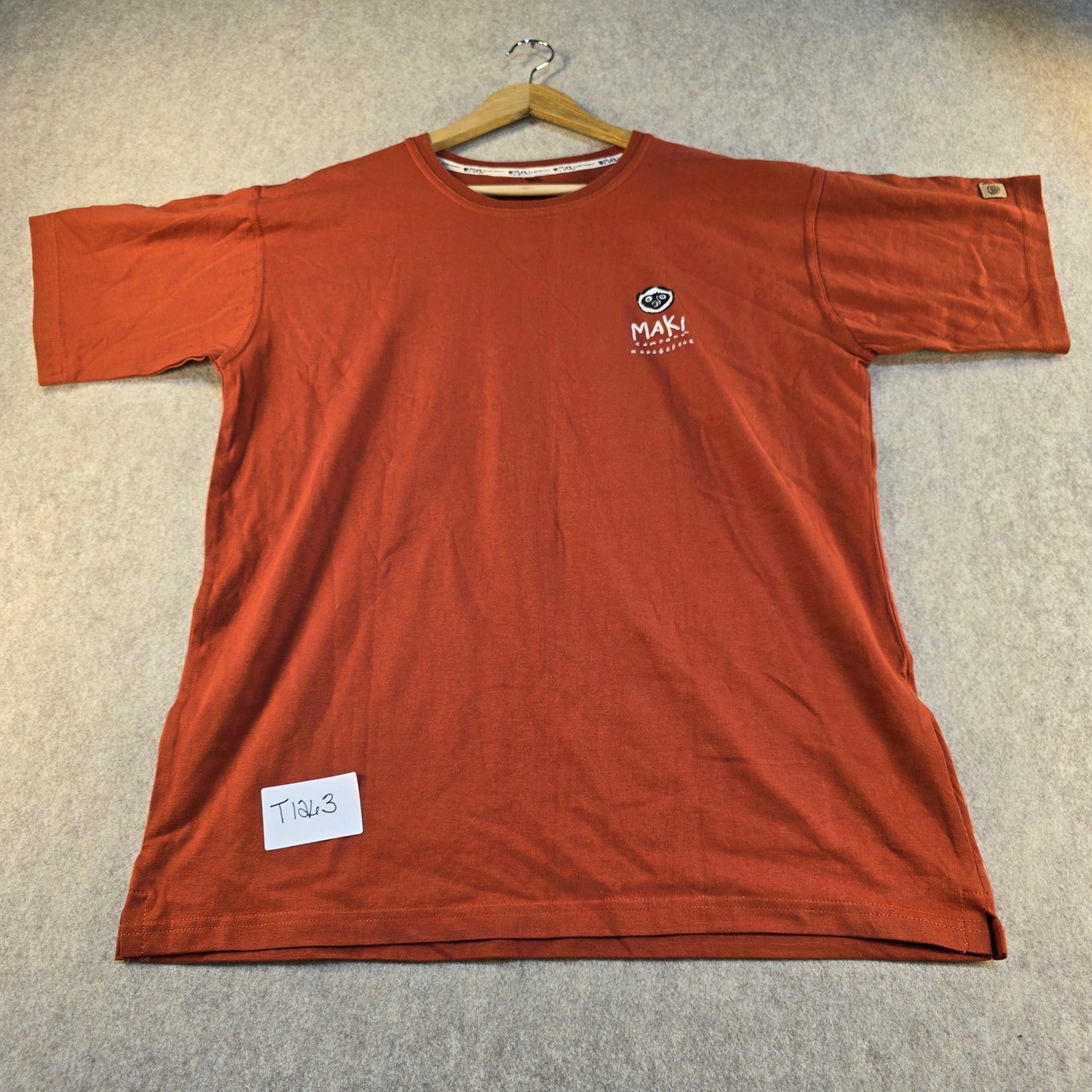 Maki Company Madagascar Lemurs Land Graphic T-Shirt Burnt Orange Mens Medium gallery