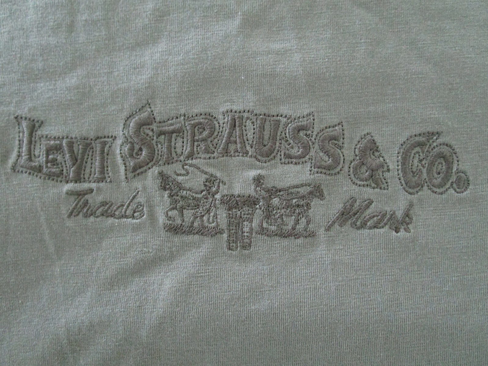 LEVI'S MEN'S SHORT SLEEVE RELAXED FIT 100% COTTON EMBROIDERED T-SHIRT BROWN LARG gallery