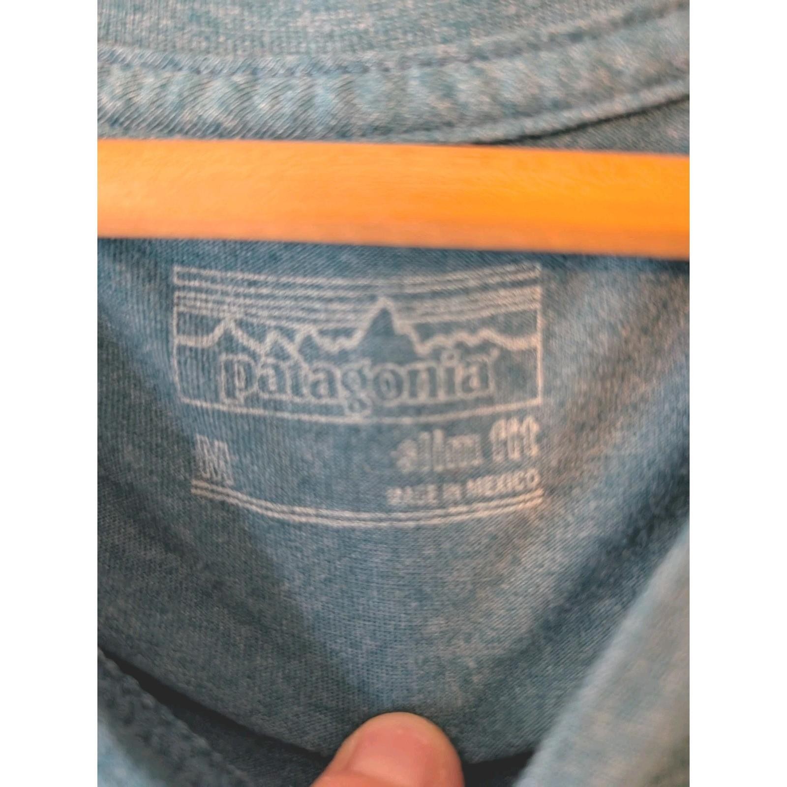 PATAGONIA Men's Teal Pocket T Ocean Mountains Small (Slim Fit) $45 Retail Blue gallery
