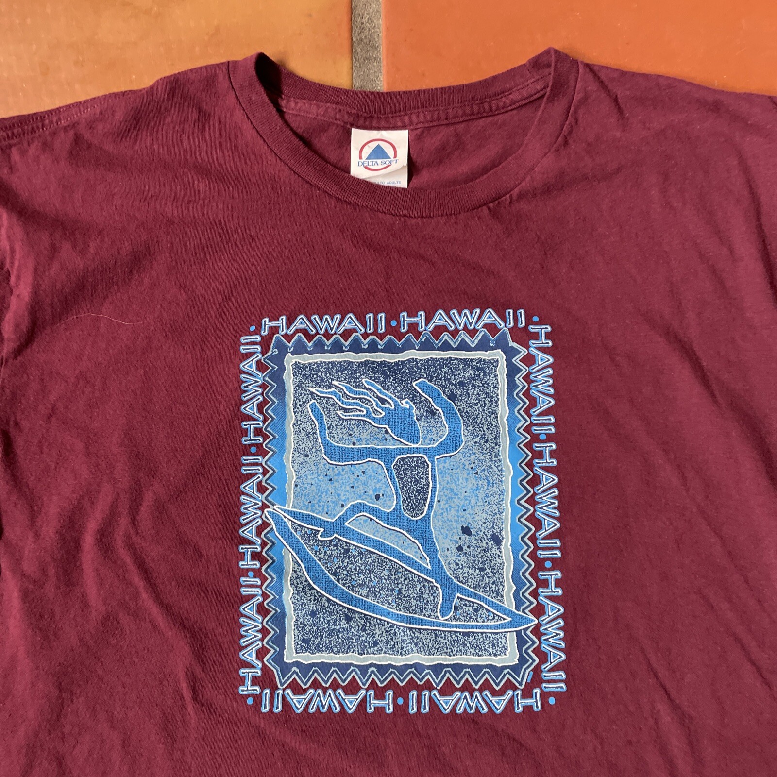 DELTA SOFT Mens Large Burgundy Red Graphic Print T-Shirt HAWAII SURFER Tee EUC gallery