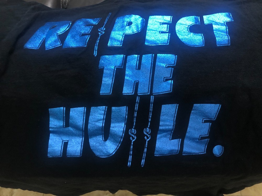 EASTER SPECIAL – “RESPECT THE HUSSLE” NWOT – Gildan Hammer Shirt Size S w/ship