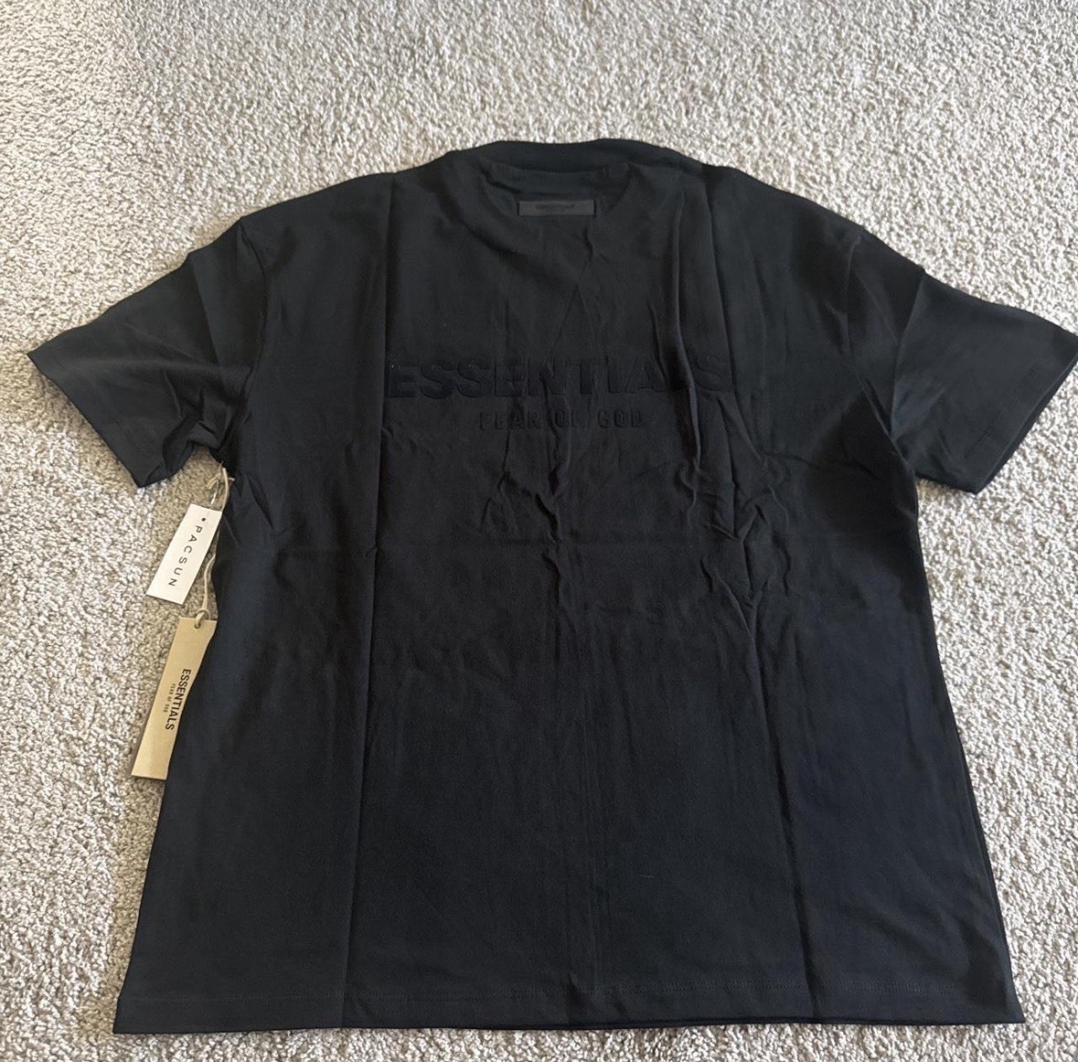 SIZE M Fear of God Essentials black t-shirt gallery
