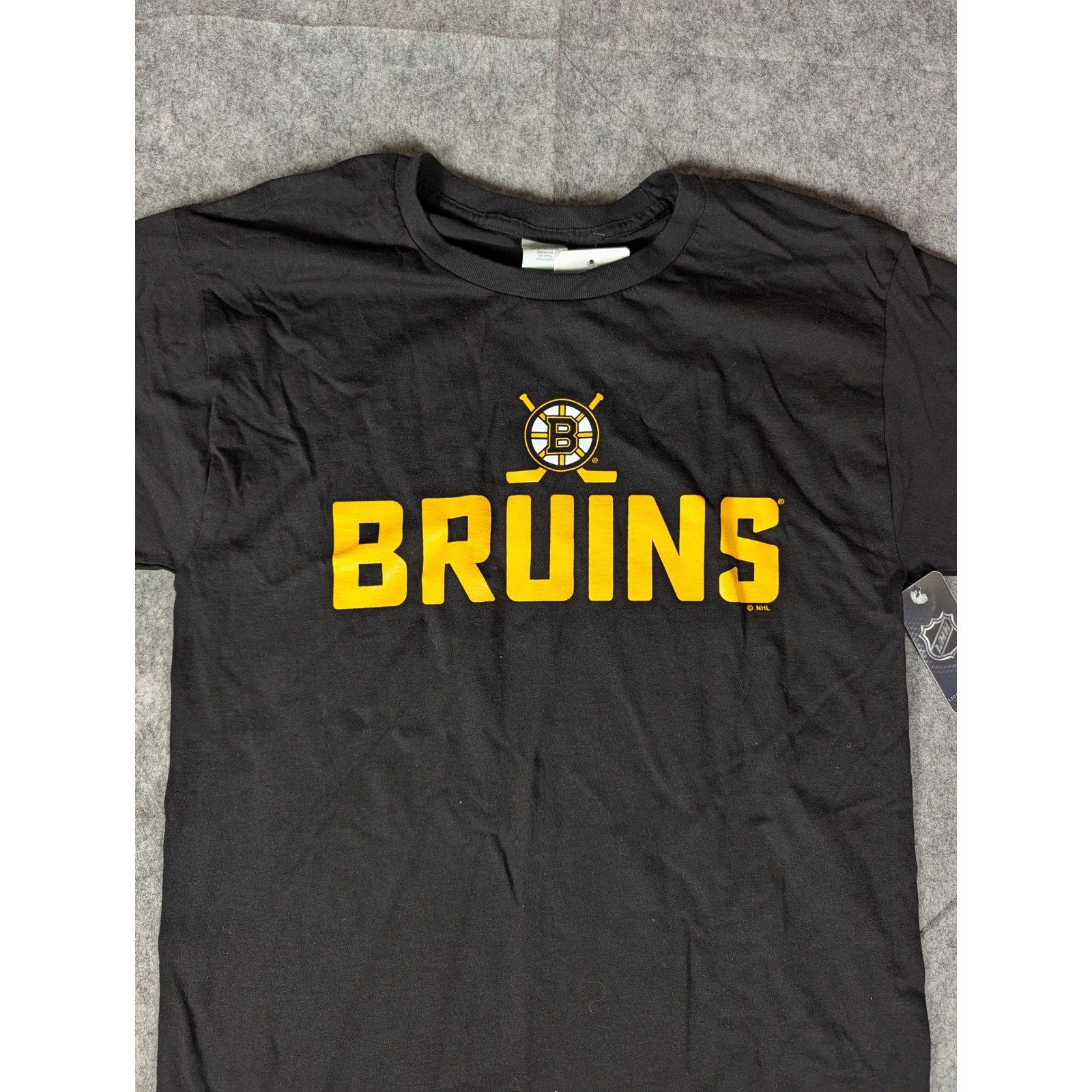 NHL Boston Bruins Mens Black Graphic T-Shirt Spoked B Logo New With Tags gallery