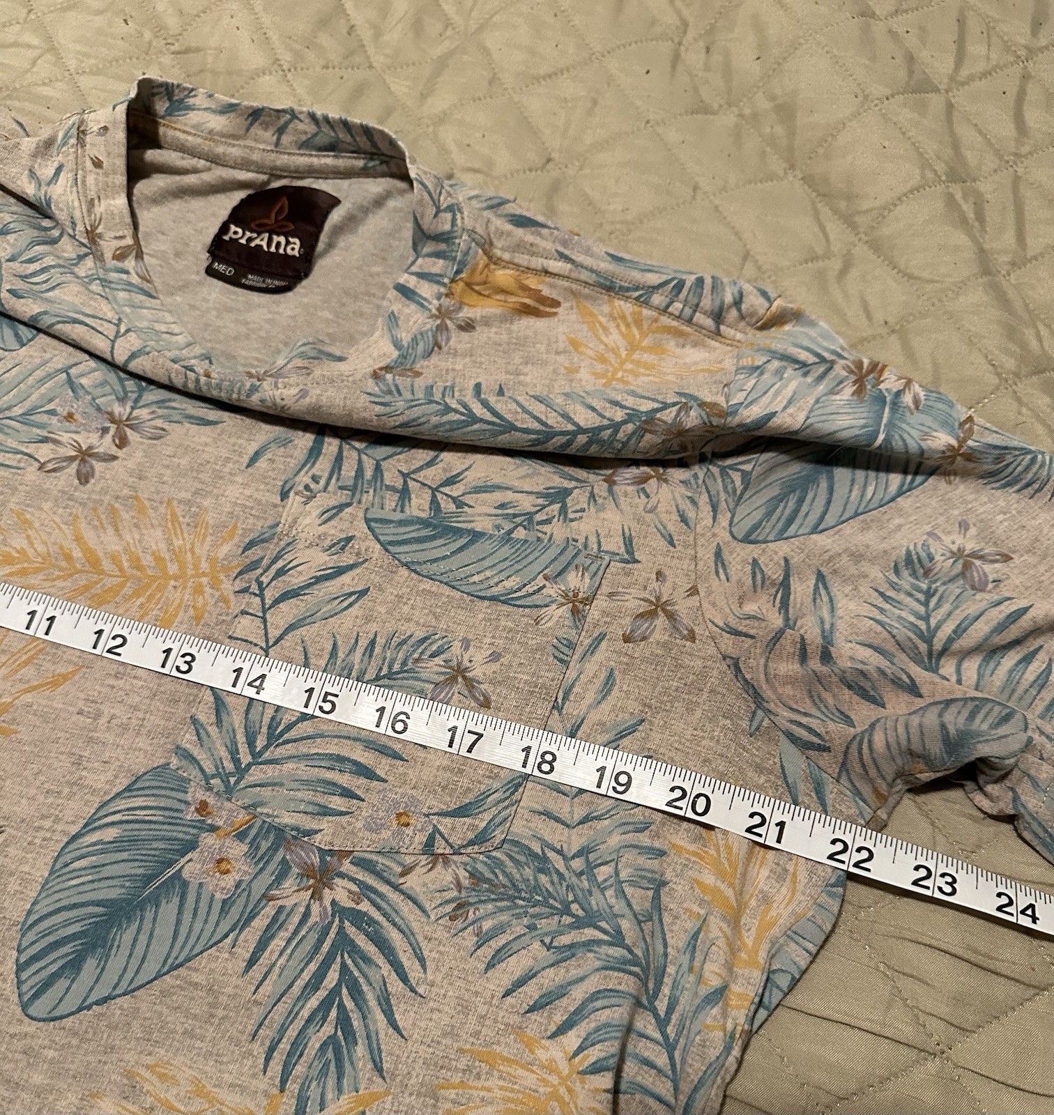 PrAna Men’s Medium Short Sleeve Pocketed T-shirt Tropical Floral Print Cotton gallery