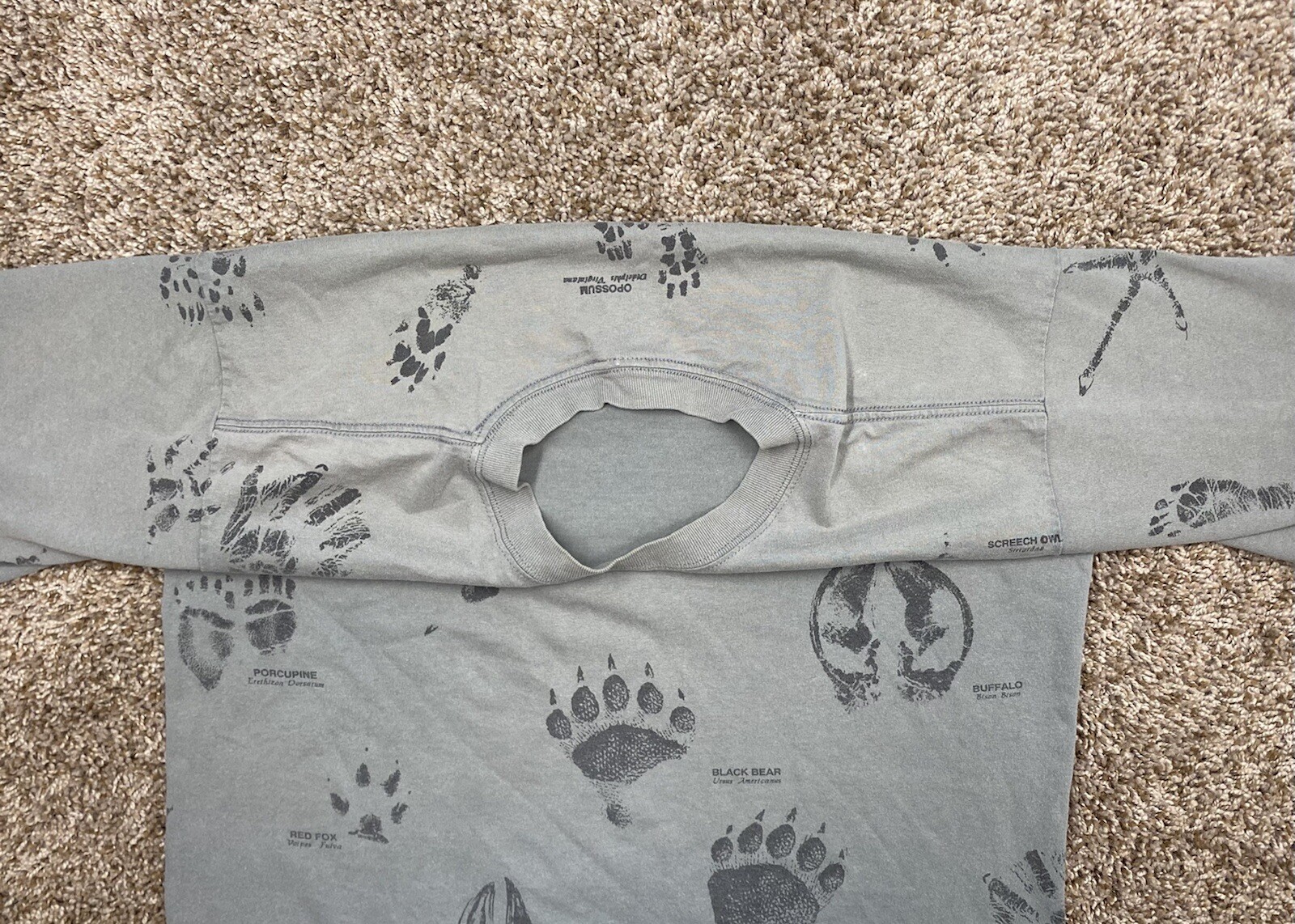 90s Animal Foot Prints Shirt Men Sz Large AOP Queen Helmina Park Double Nature gallery