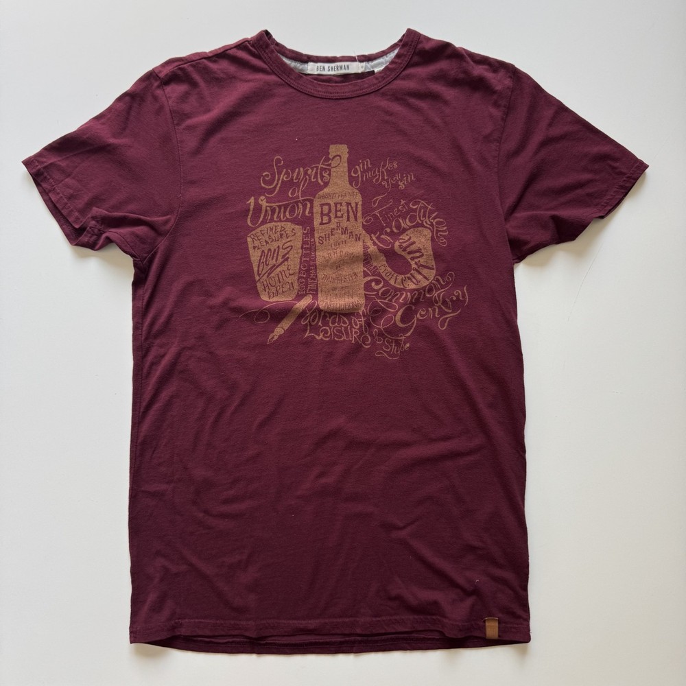 BEN SHERMAN Refined Pleasures Tee Shirt Mens XS Maroon Gin Cocktail Pipe Drink