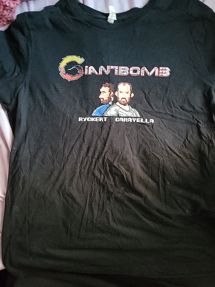 Giant Bomb Contra T-shirt