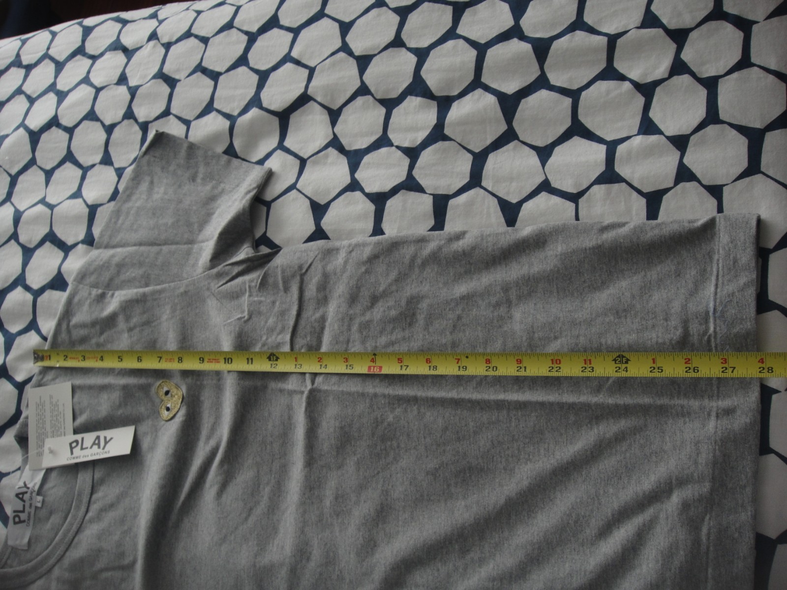 COMME des GARCONS Play Men's T Shirt Gray Color Gold Heart Logo Size Large, NWT gallery