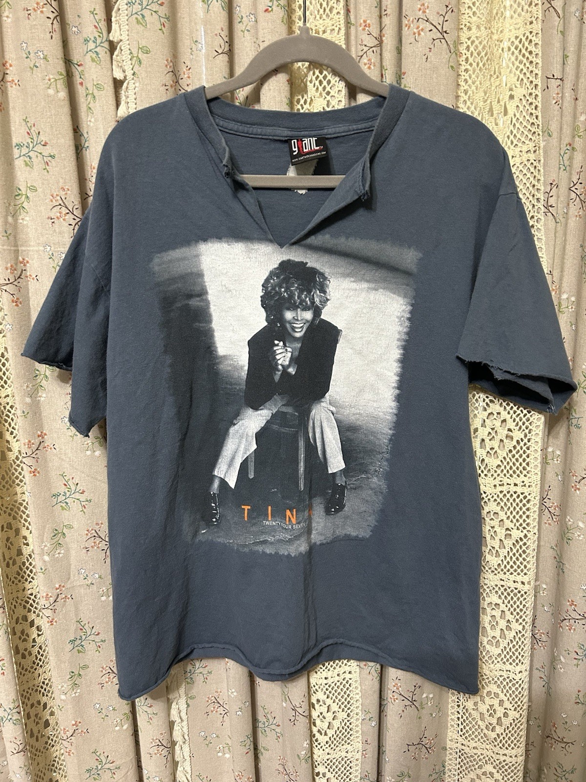 Vintage Tina Turner Twenty Four Seven Tour 2000 Giant Tag Graphic Tee Distressed