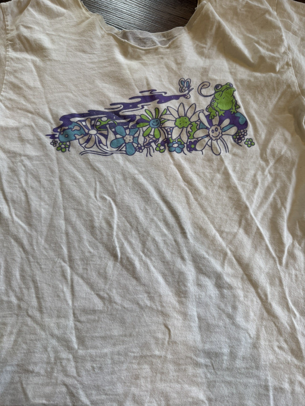A-LAB Gone Trippin Frog White Shirt Size Large Scoop Neck Collar gallery