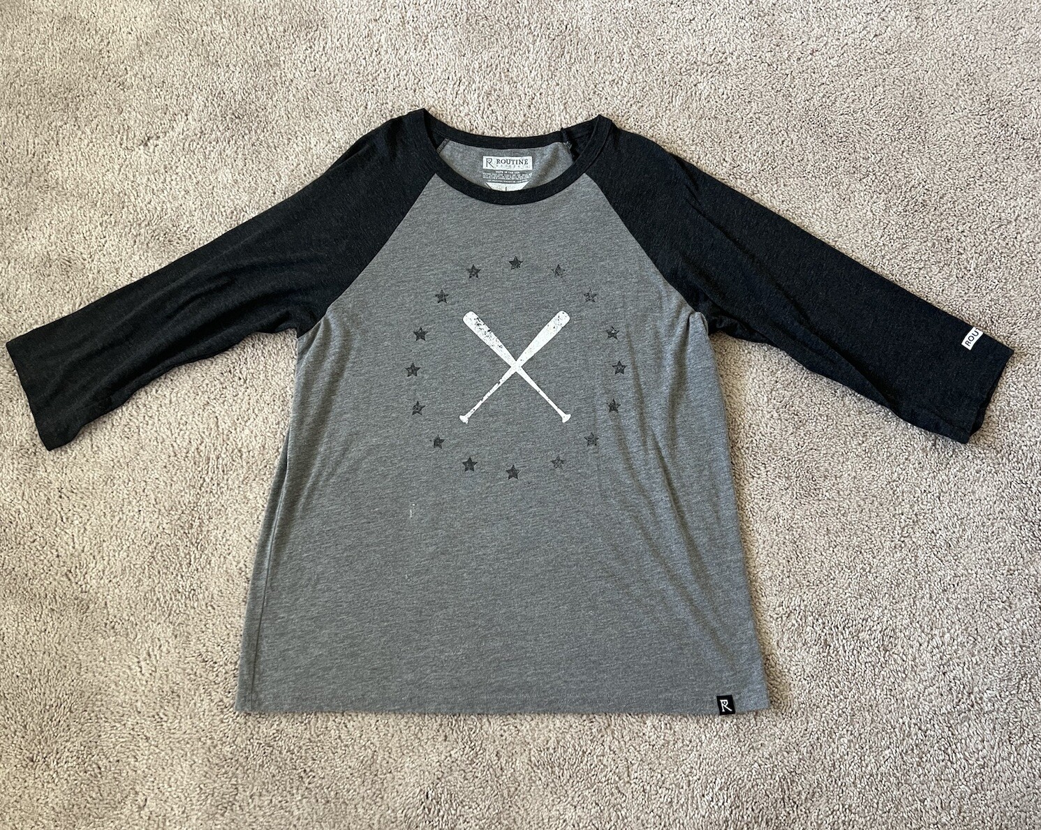 Routine Baseball 3/4 Sleeve T-Shirt Gray Mens Size Large Bats Stars