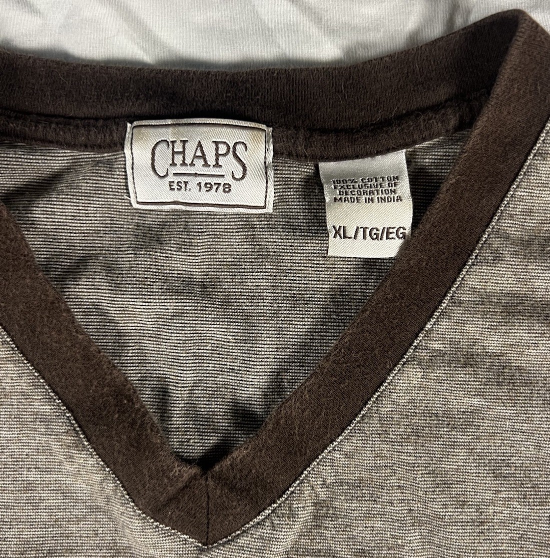 Brown Chaps V Neck Men’s Medium Short Sleeve T Shirt Cotton Blend gallery