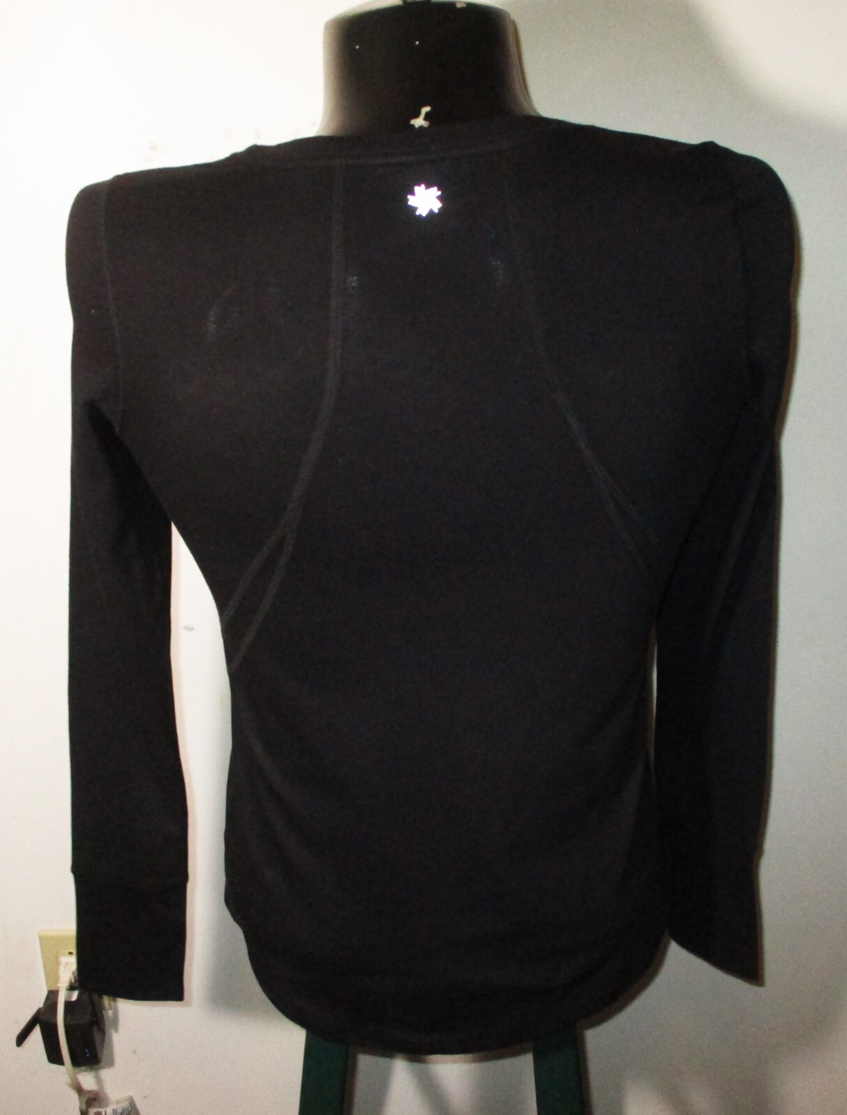 TEK GEAR Black Long Sleeve "DryTek" T-Shirt Size S NWT gallery