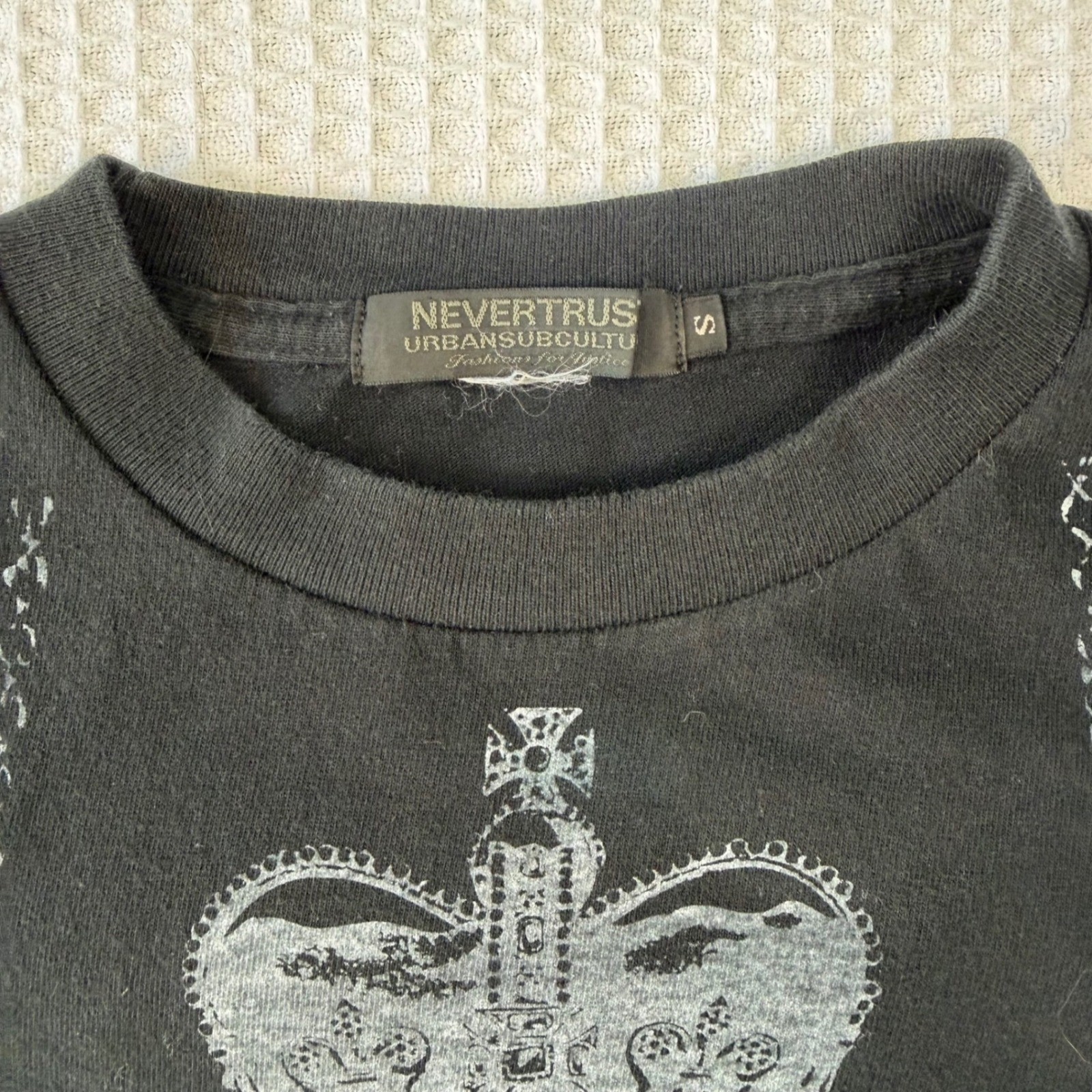 Nevertrust Urban Subculture Skull Crown Pay Me Graphic T-Shirt Black Small gallery