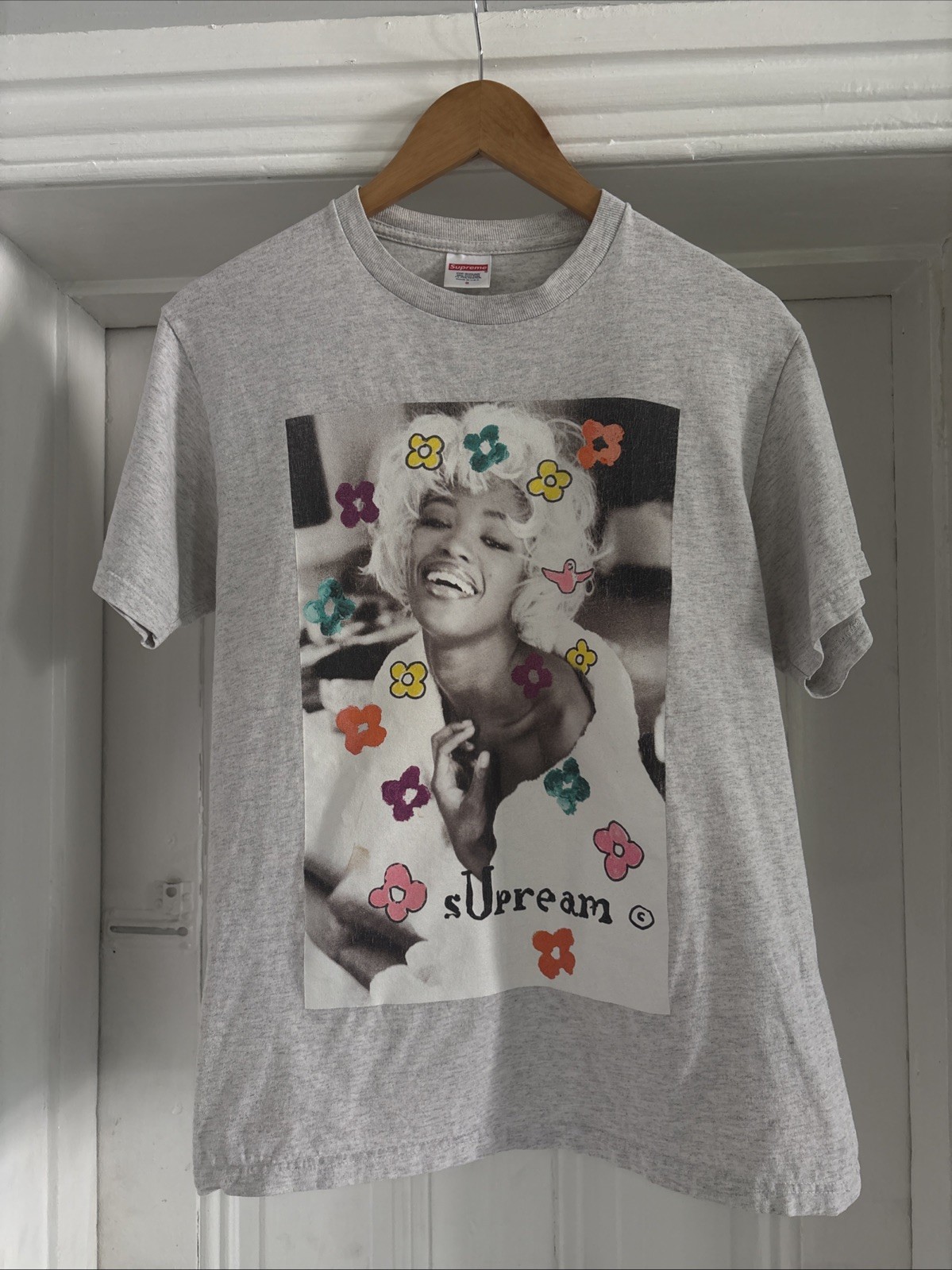 Supreme Naomi Tee Ash Gray Size Small SS20 Gonz Box Logo Campbell (19×25.5”)