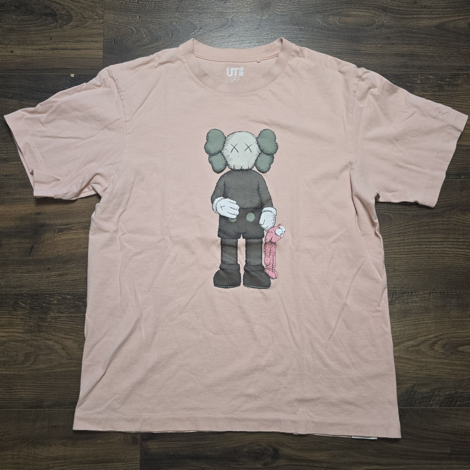 KAWS x Uniqlo UT Summer Companion Tee L Pink Graphic Streetwear Collector