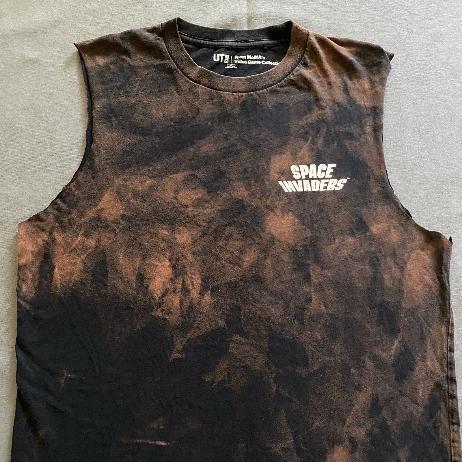 Uniqlo MoMa Space Invaders Tank Top Mens M Black Bleach Dye Cut Sleeves gallery