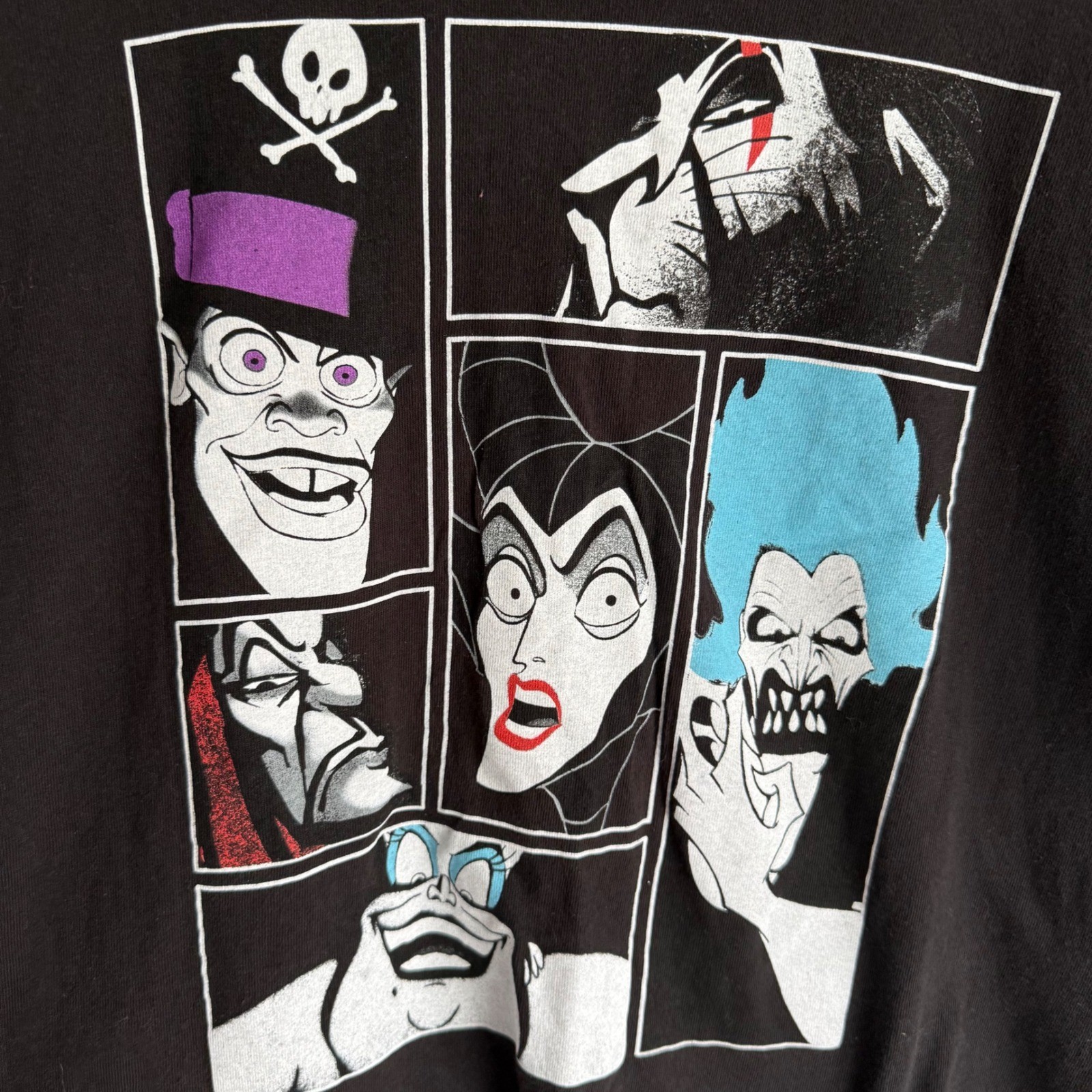 DISNEY VILLAINS Black Unisex T-Shirt, Maleficient, Ursula, L gallery